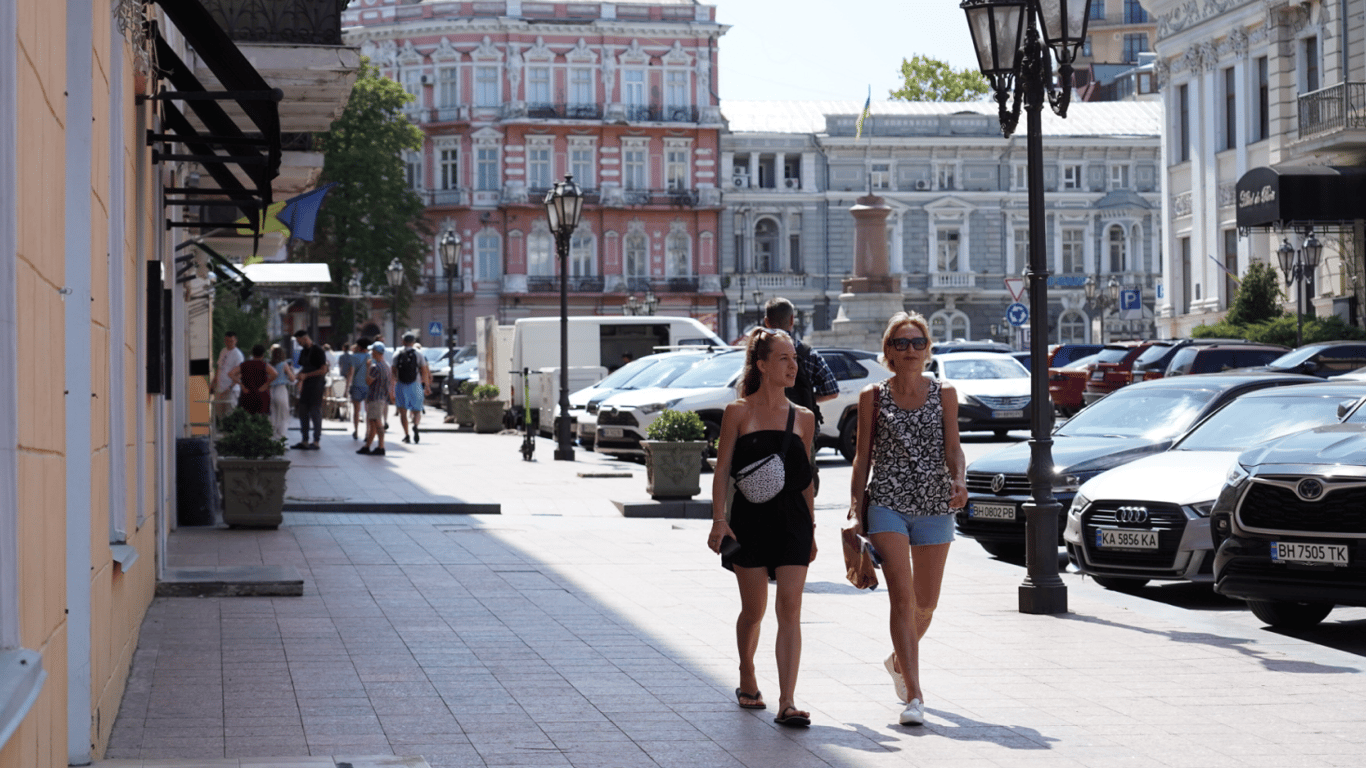 Одесити на вулцях міста. Фото: Новини.LIVE