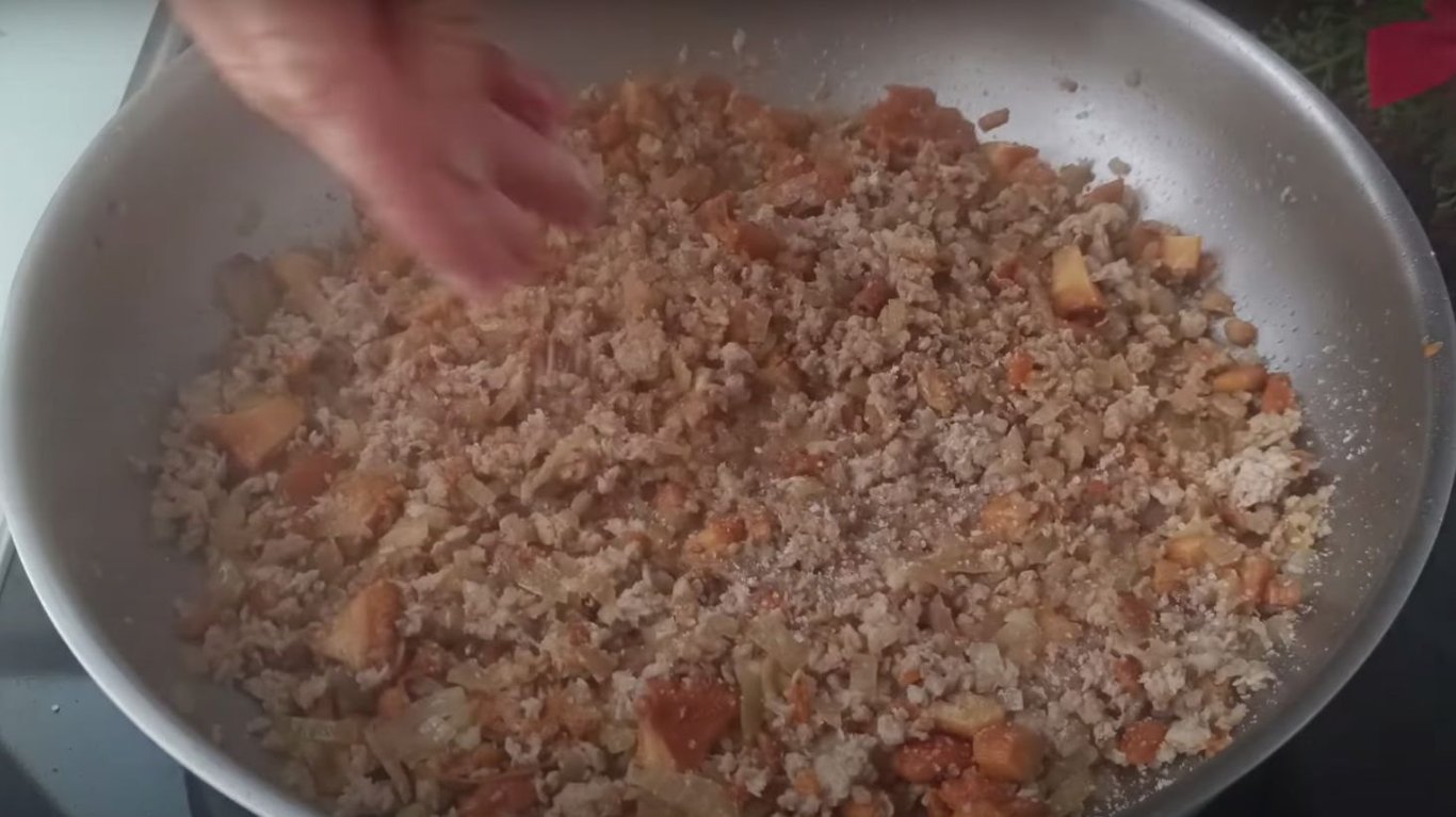 смачна вечеря з простих продуктів, запечена картопля з начинкою