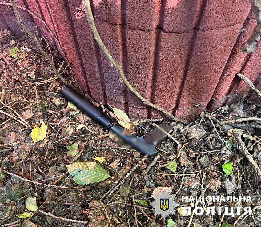 Зброя зловмисників, які скоїли замах на Айдоса Садикова