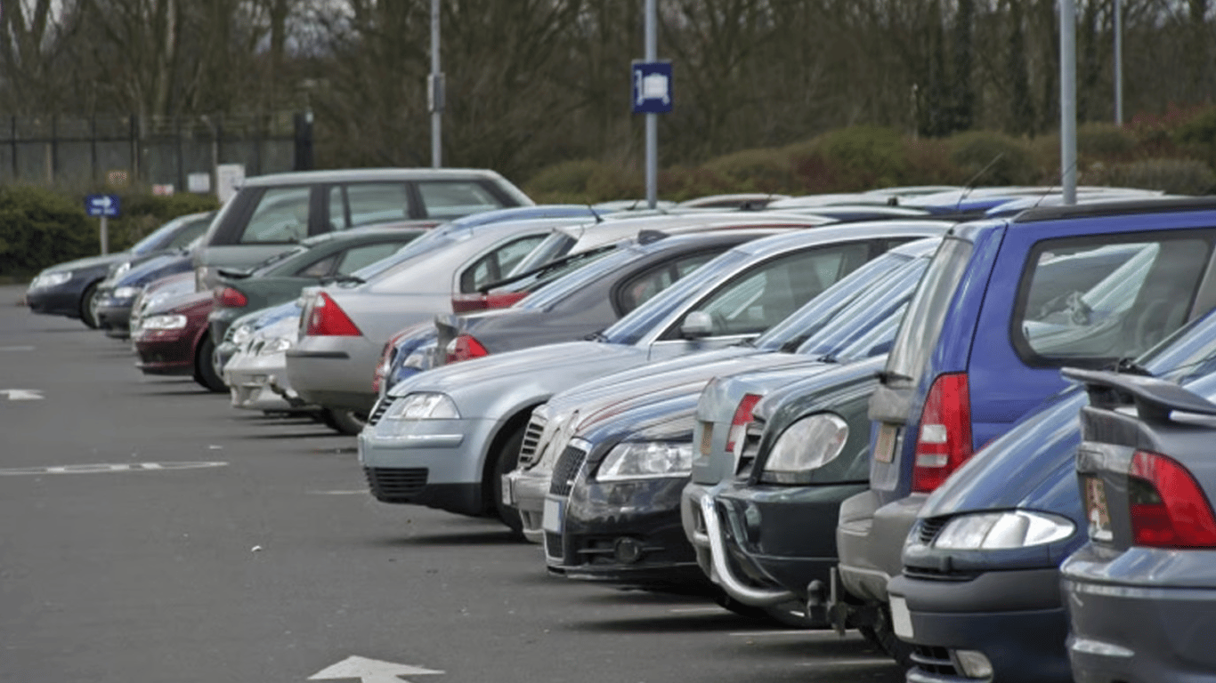 Новые тарифы на парковку в Киеве: кто имеет право на скидку 90%