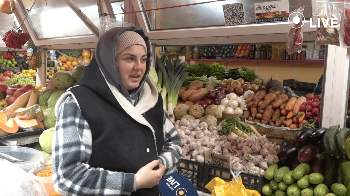 Продавчиня Катерина про вартість овочів. 