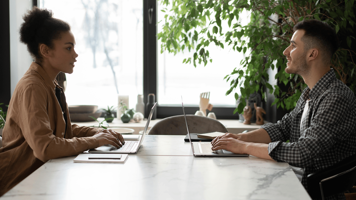 Скільки слів жінки говорять більше за чоловіків