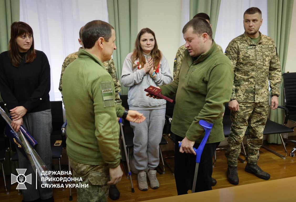 Государственные награды для украинских защитников границы - фото