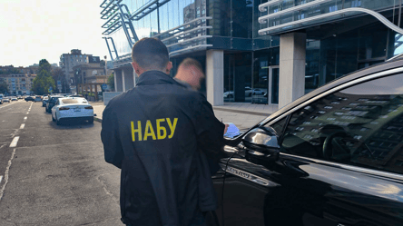 Хабар у 1,3 млн доларів — посадовцю Міноборони призначили заставу - 285x160