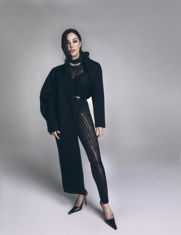 Моніка Белуччі у загадковому образі прикрасила обкладинку модного глянцю - фото 1