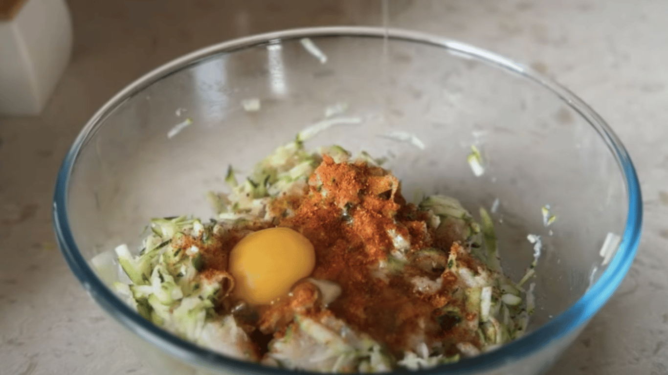 котлети з курячим фаршем та натертим кабачком