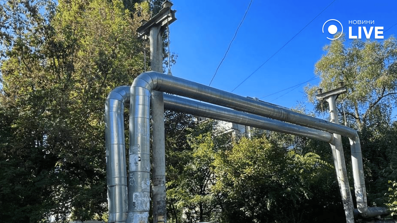 Труби опалення у місті. Фото: Новини.LIVE/ Юлія Браславська