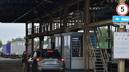 На КПП з Польщею, Словаччиною та Угорщиною затори: черги на кордоні - 290x166