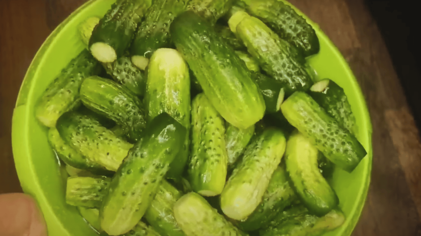 малосольні огірки 