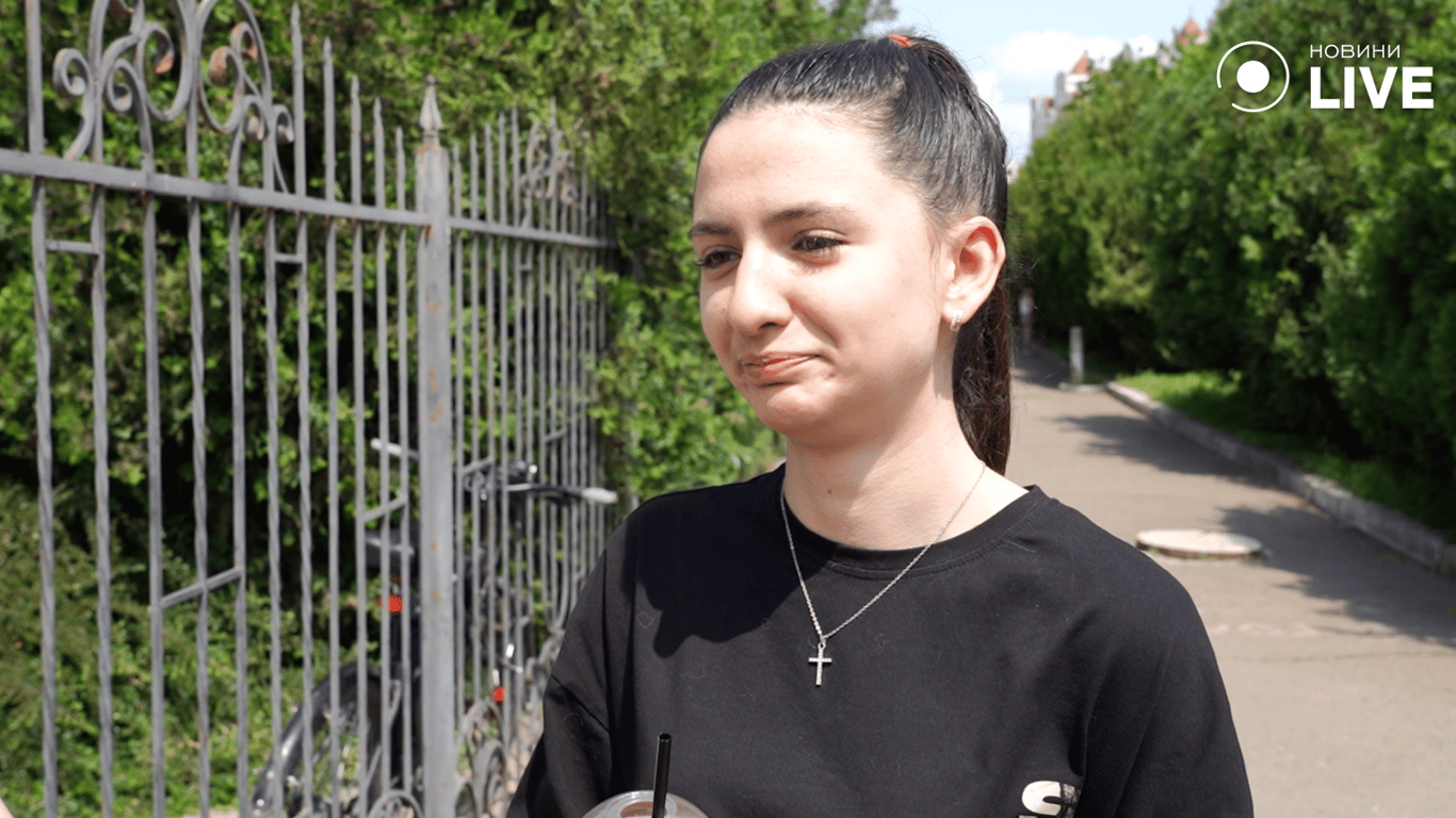 Одеситка Анастасія, про свою думку стосовно зброї