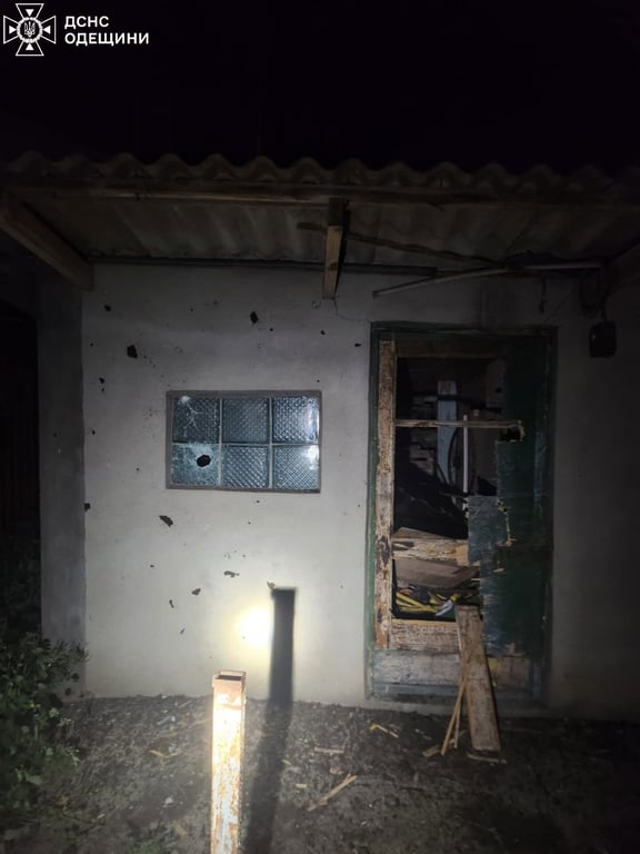 Вибиті вікна унаслідок удару
