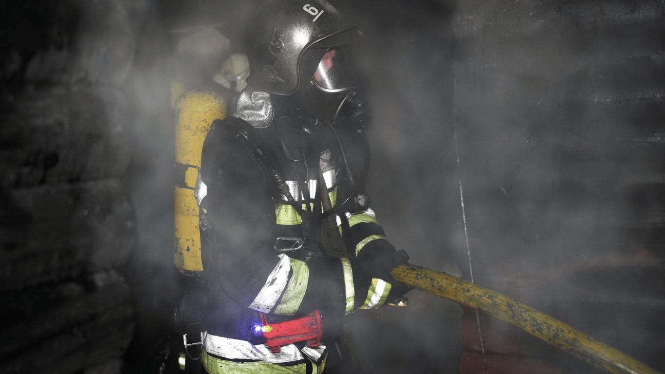 Нічна пожежа в Одесі — горіла двоповерхова лазня