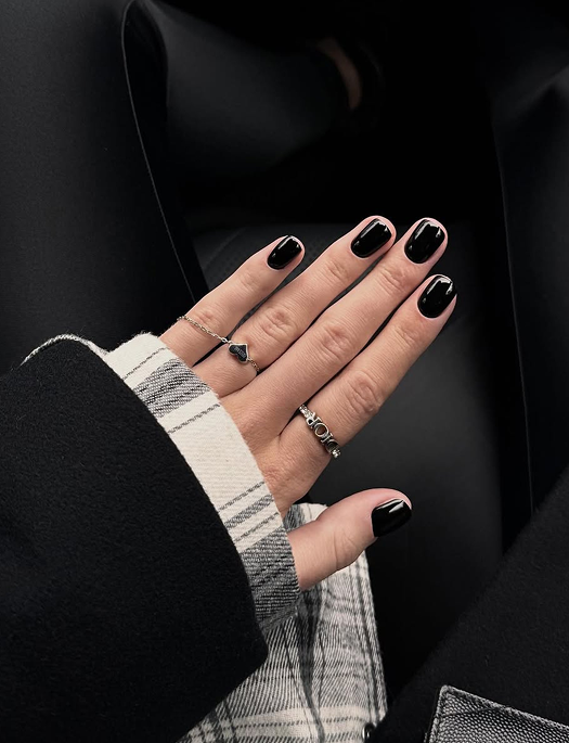 Універсальні відтінки манікюру