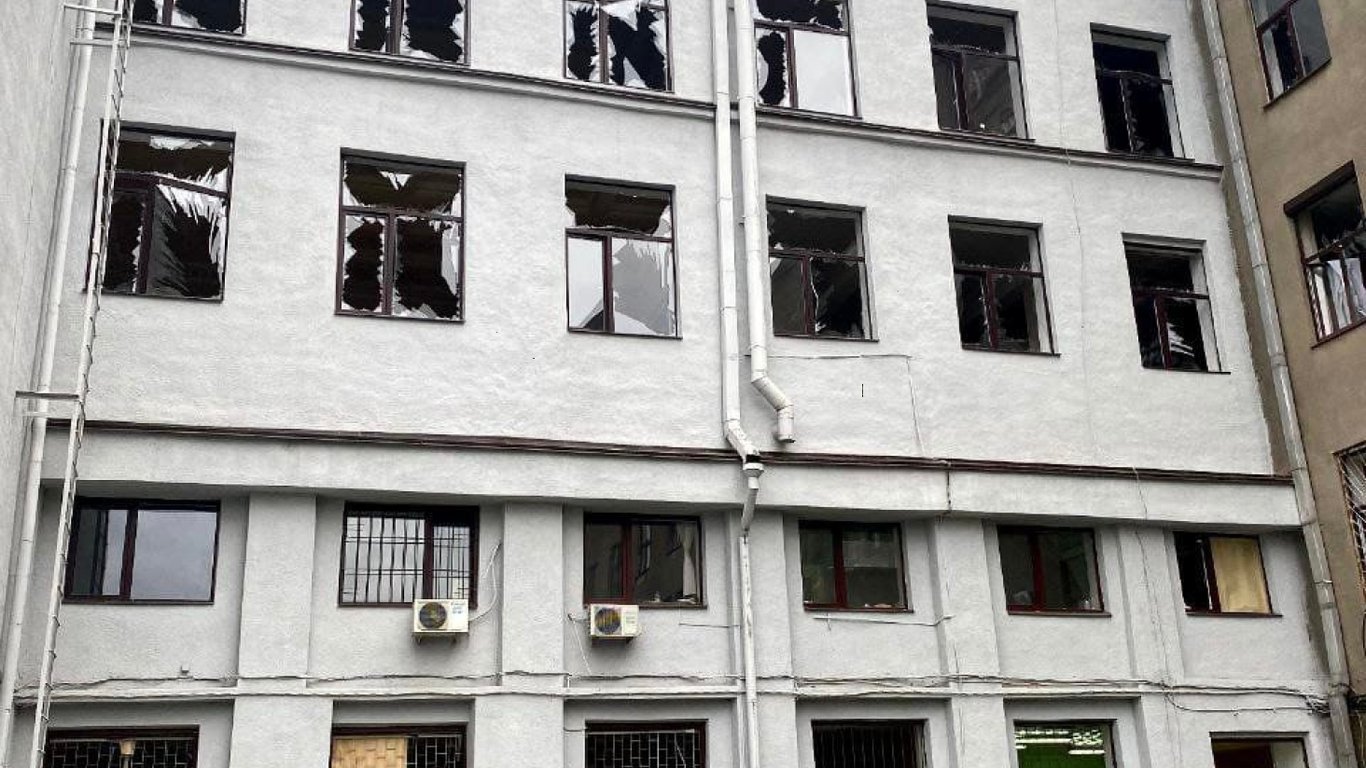 Университет в Харькове из-за обстрелов остался почти без окон