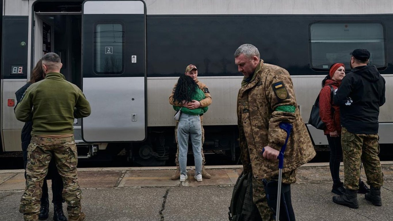 Военные не могут попасть в отпуск из-за нехватки билетов на поезда