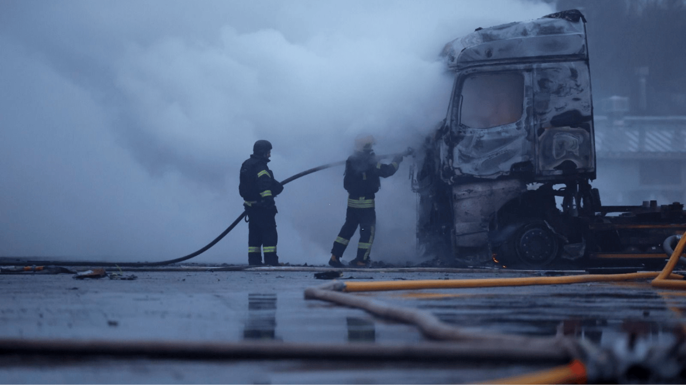 Россияне атаковали предприятие на Тернопольщине: произошел пожар