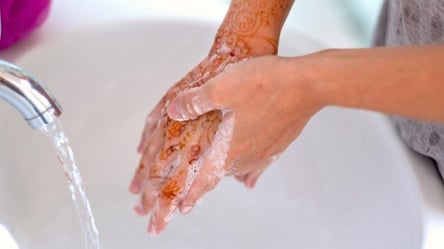 Чем смыть хну с кожи рук и тела — проверенный лайфхак - 285x160