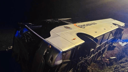 У Словаччині перекинувся автобус з українцями — є поранені - 285x160