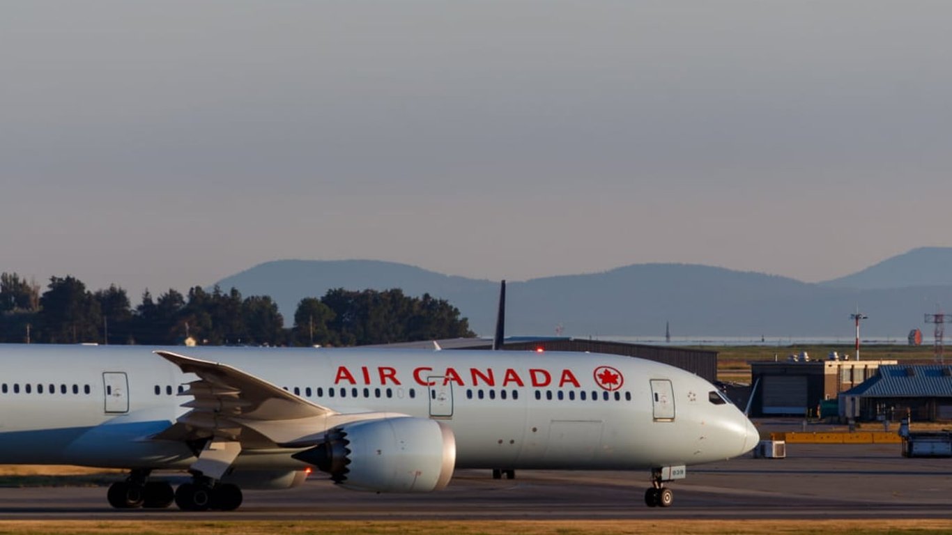 В Канаде молния попала в самолет с 550 пассажирами на борту — что с ними произошло