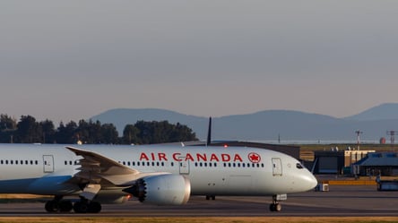 У Канаді блискавка влучила в літак з 550 пасажирами на борту — що з ними сталося - 285x160
