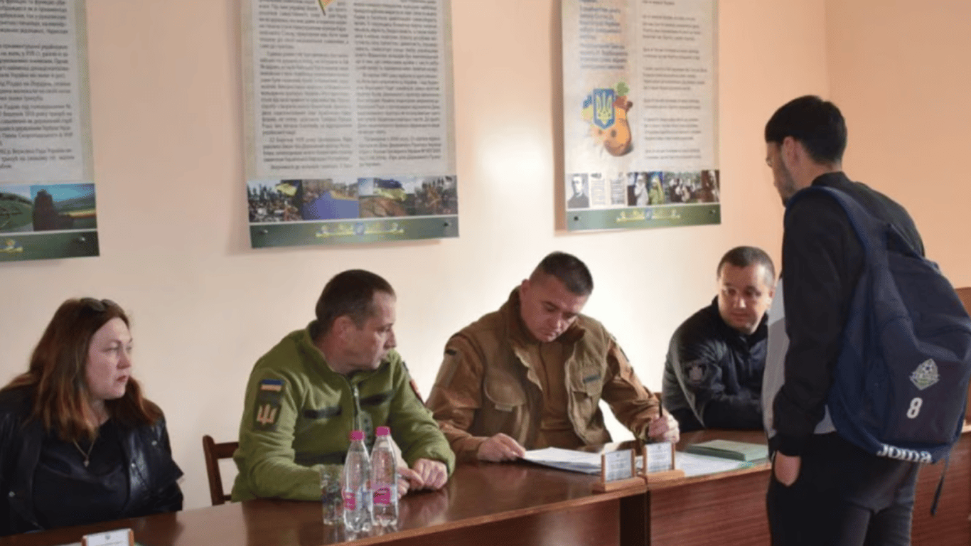 Чоловіки мають особисто повідомляти ТЦК про одруження або народження дітей — чому так