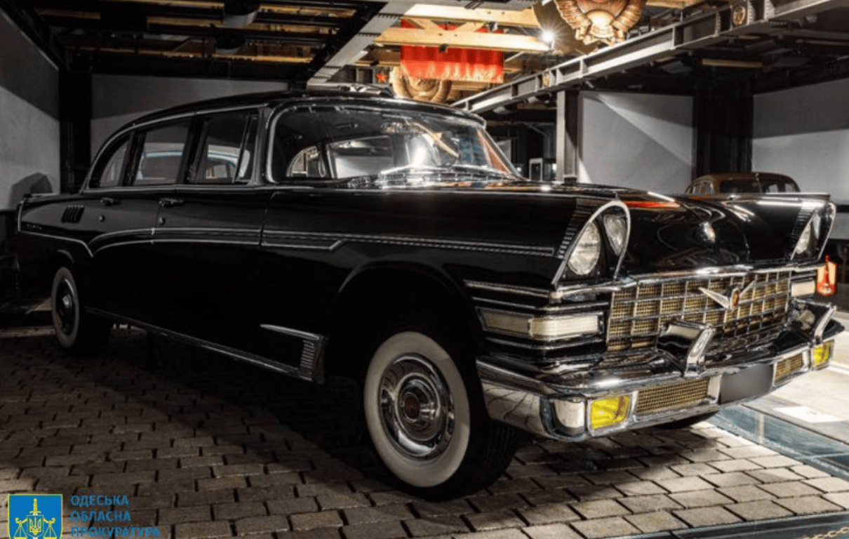 Тарпан передав для виставки у Москві елітний автомобіль