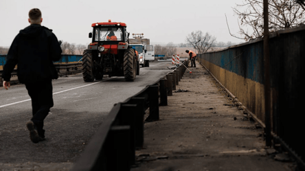 Удари по мосту в Маяках — Україна й Молдова готують обхідні шляхи - 290x166
