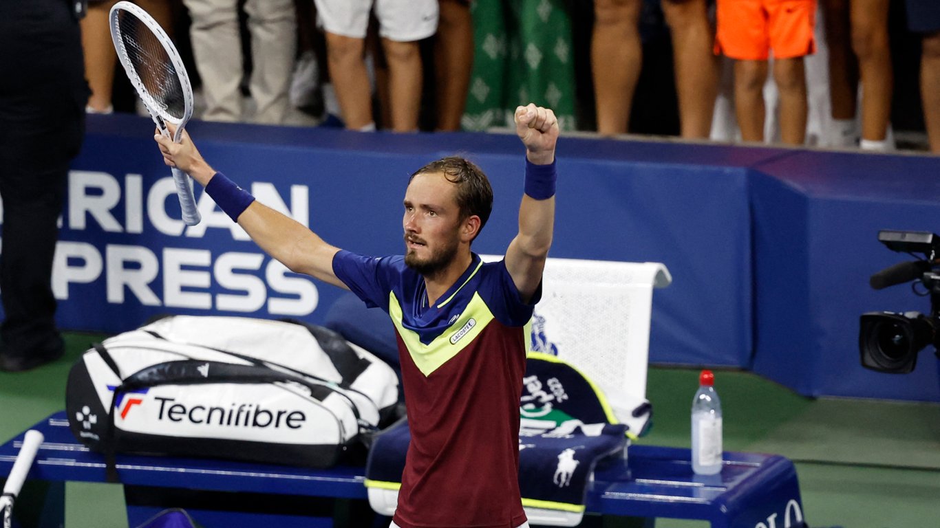 Медведев оказался в эпицентре скандала из-за пиратских трансляций на US Open