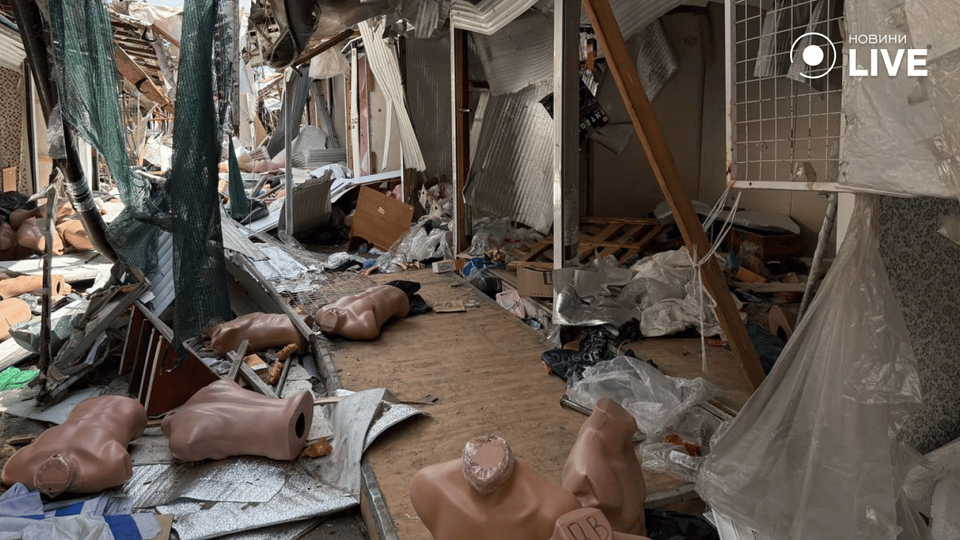 Наслідки ворожої атаки на Привозі