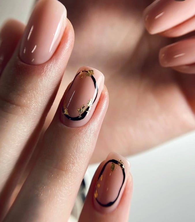 Геометрія на нігтях має дорогий вигляд