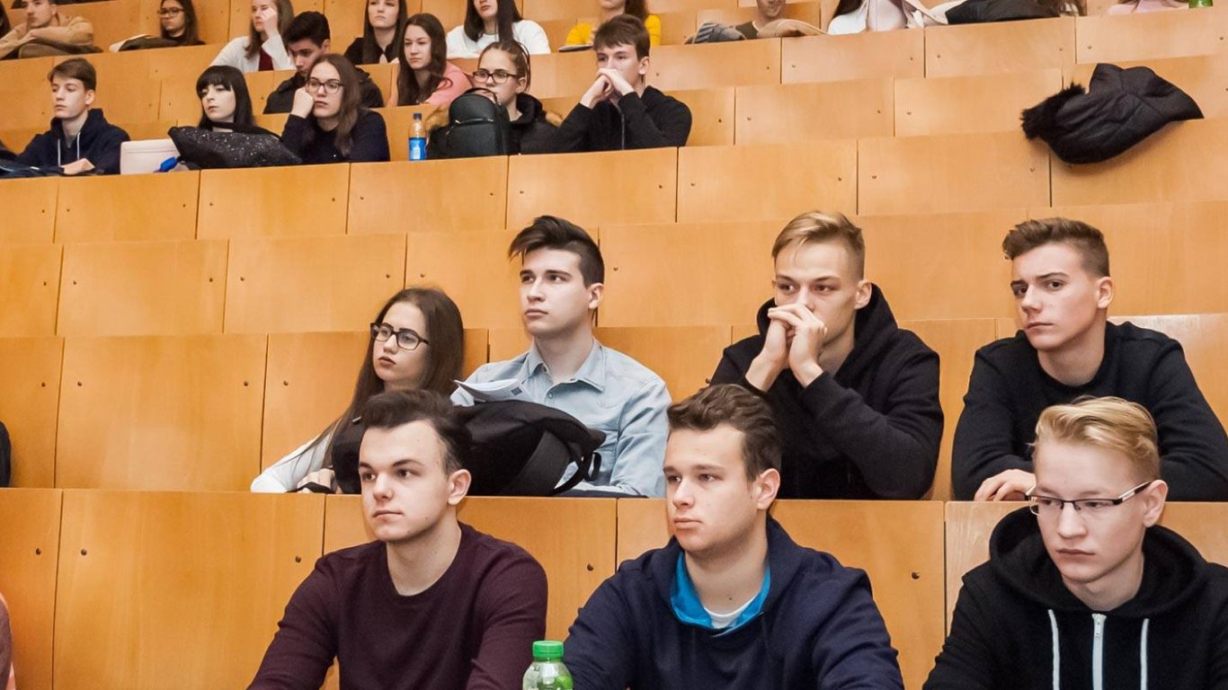 Стипендии в Украине — некоторые студенты получат 8 тысяч гривен