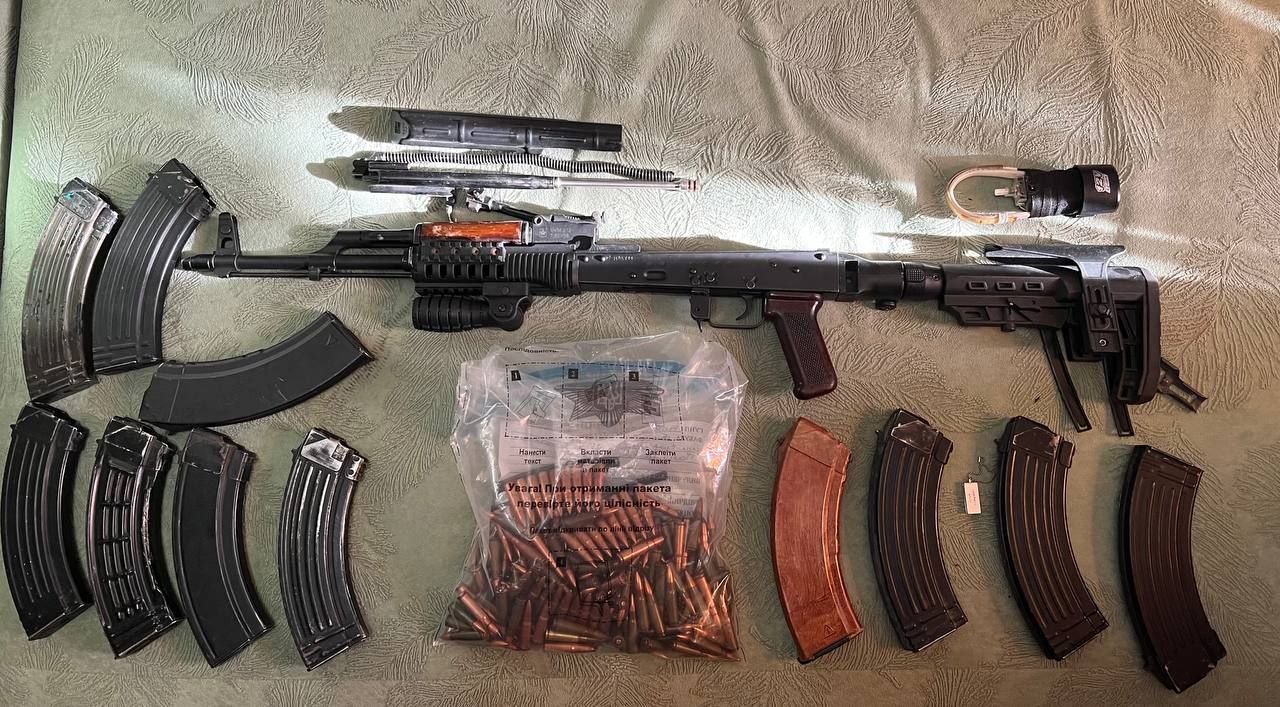 Вилучена у зловмисника зброя