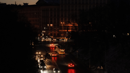 Укрэнерго назвало регионы с самыми длительными отключениями света - 285x160