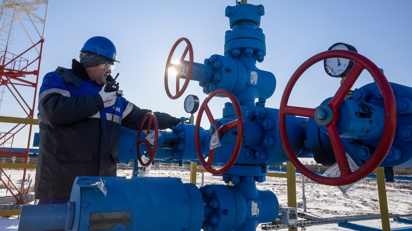 Экспорт нефти из России сократился на 250 тысяч баррелей в сутки в феврале