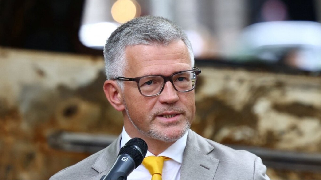 Посол Мельник "послал" депутата Бундестага за критику кассетных боеприпасов для ВСУ