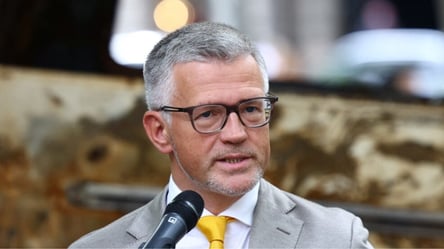 Посол Мельник "послал" депутата Бундестага за критику кассетных боеприпасов для ВСУ - 285x160