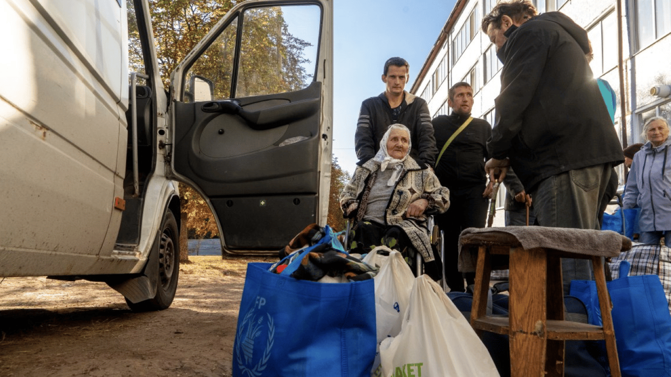 З України виїхали щонайменше 8 млн українців через агресію РФ