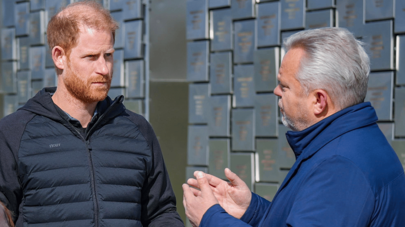 Принц Гаррі відвідав Бучу та зустрівся з мером