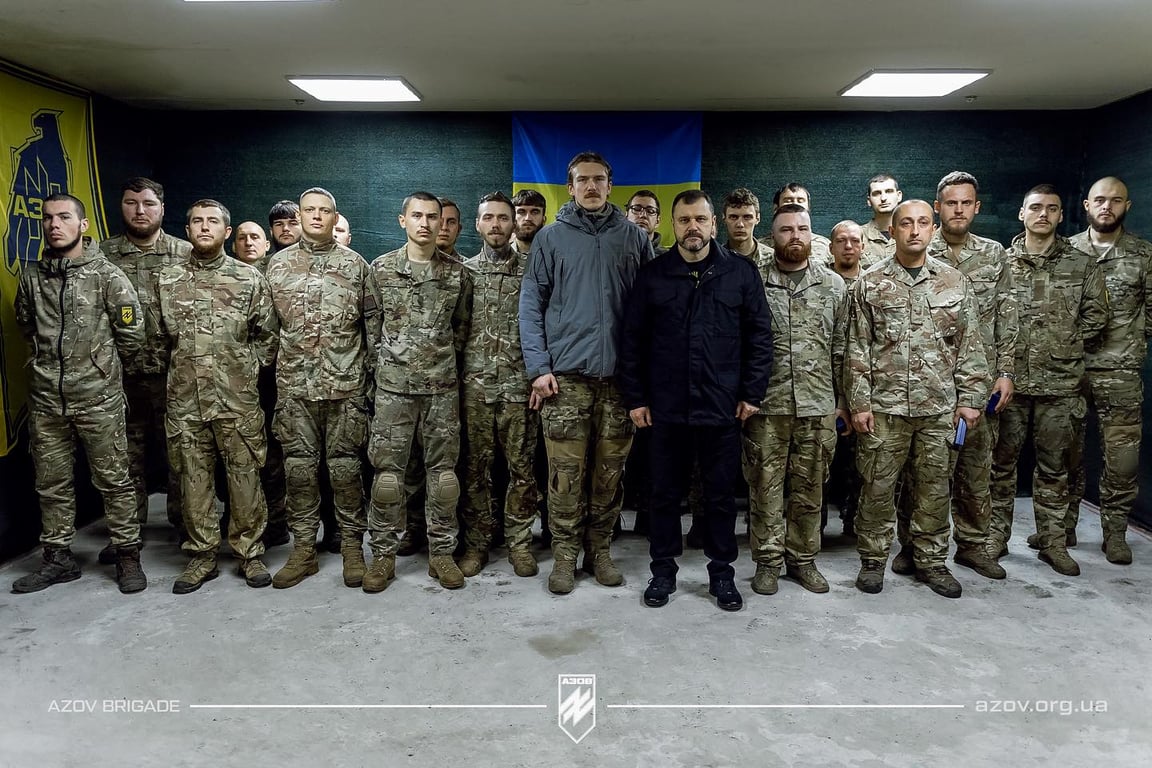 Клименко с бойцами Азов
