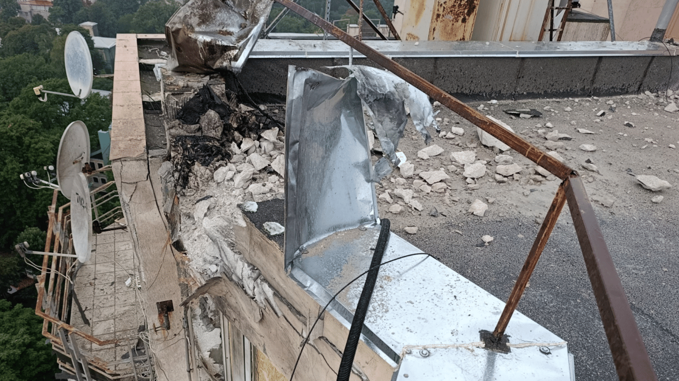 РФ атакувала багатоповерхівку в Одесі: фото наслідків