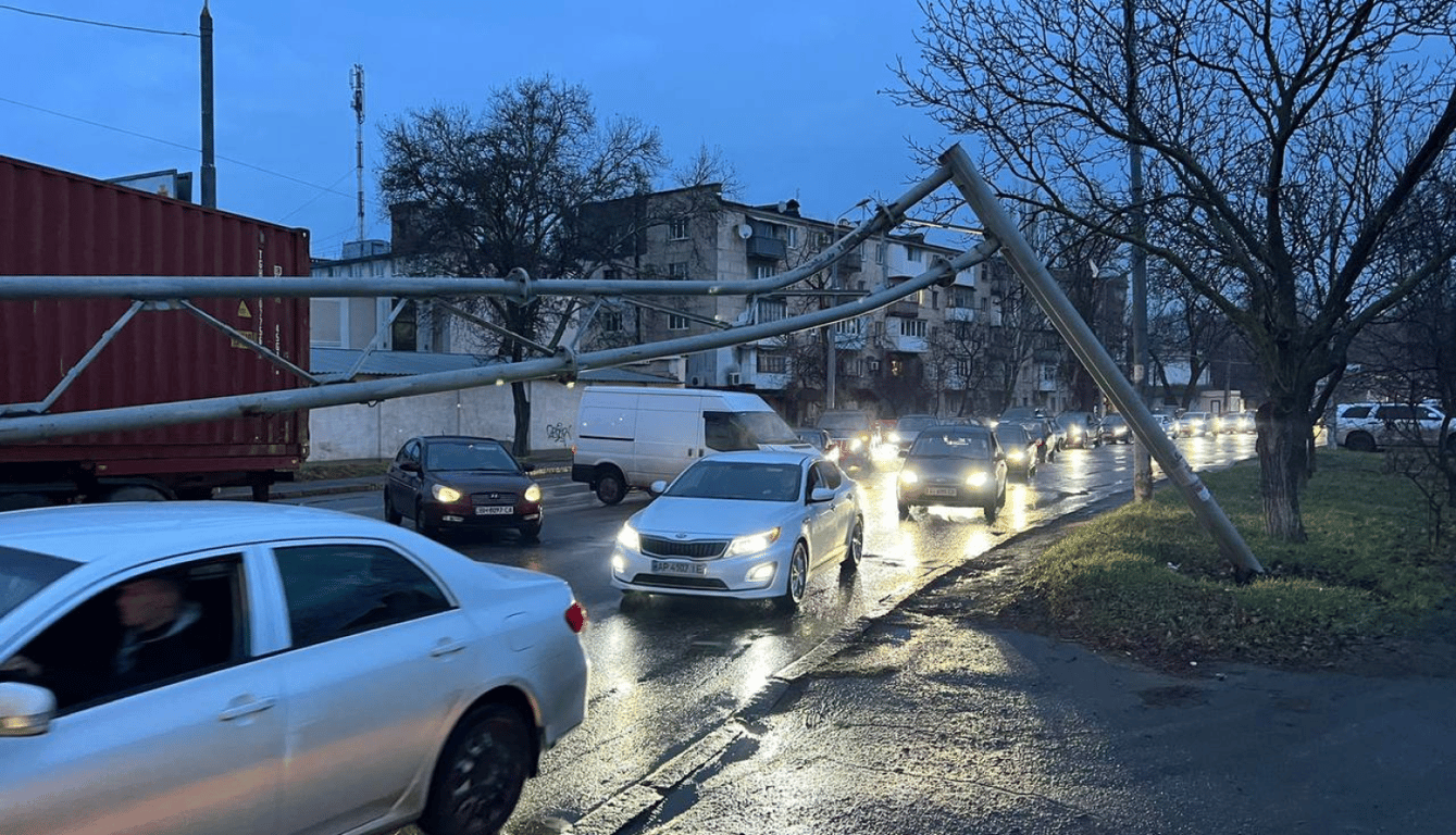 Масштабна аварія в Одесі — Іванівський міст перекрито - фото 1
