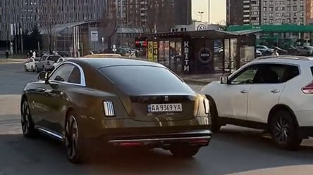 В Киеве заметили дорогостоящий электрокар Rolls Royce — стало известно, кто его владелец - 285x160