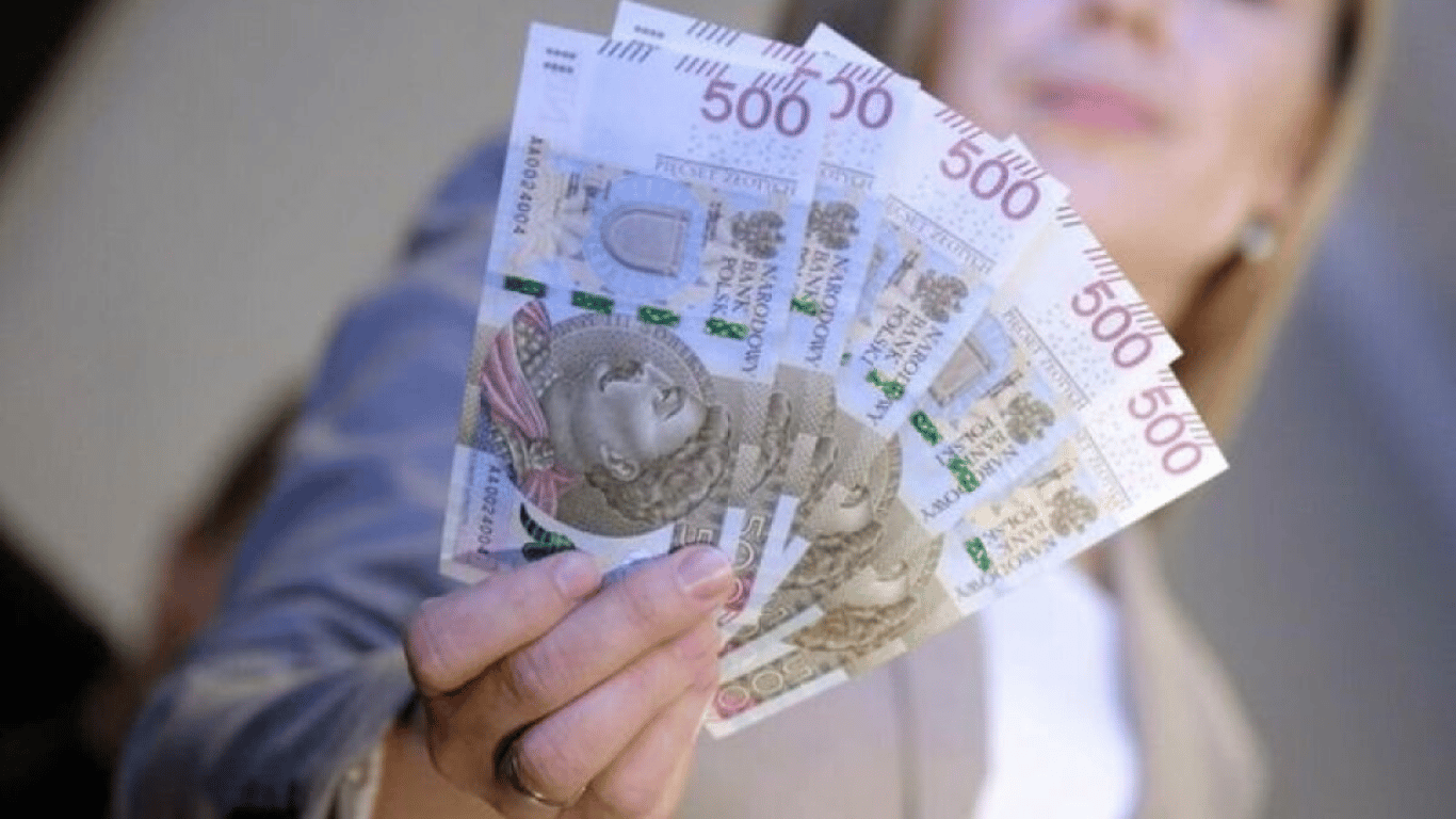 Мінімальна зарплата в Польщі зросте вдвічі: чого варто чекати українцям за кордоном