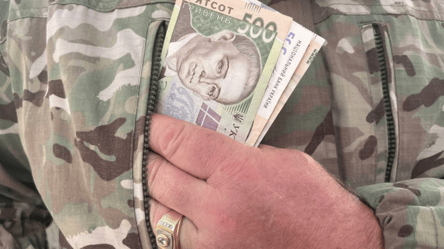 Військовий отримав інвалідність: яку грошову допомогу можна отримати - 290x166