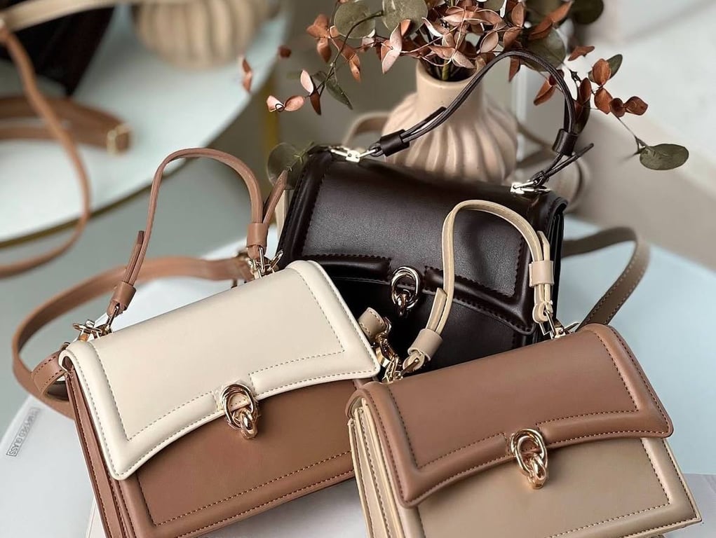 Міні сумки в трендах тримаються роки