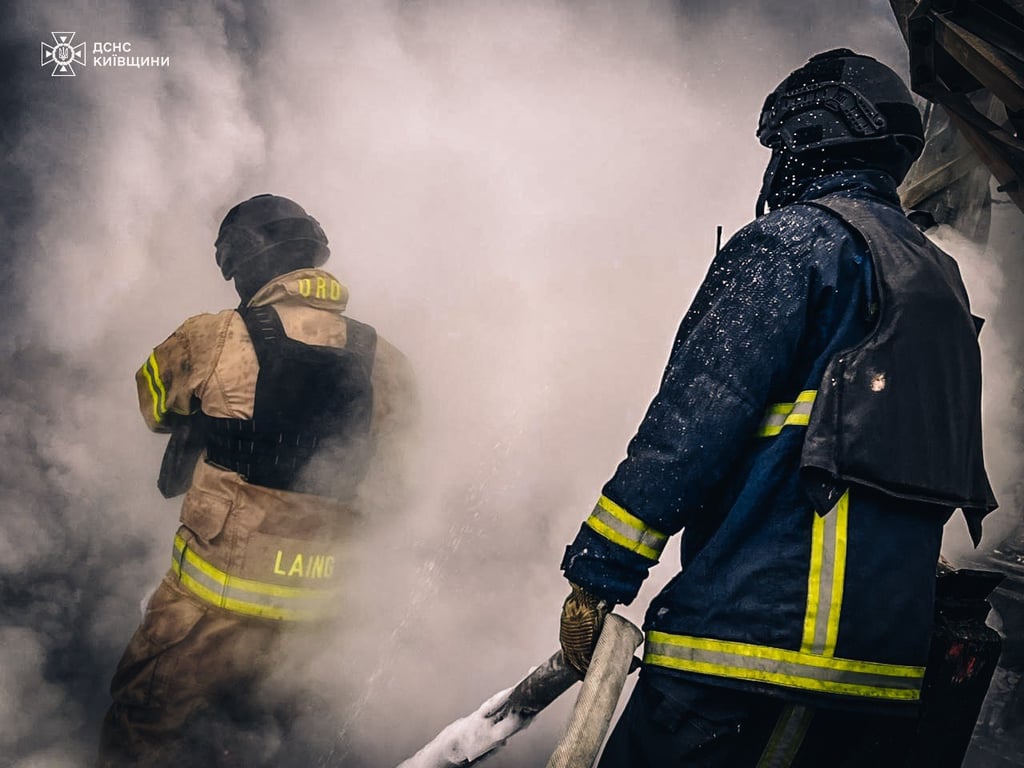 Пошкодження є у 14 регіонах — як ДСНС ліквідовує наслідки атаки - фото 3