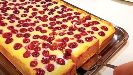 "Сметанник" с вишнями: в 100 раз вкуснее торта - 285x160