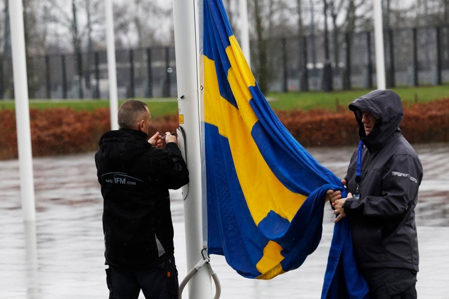 Поднятие флага Швеции в НАТО