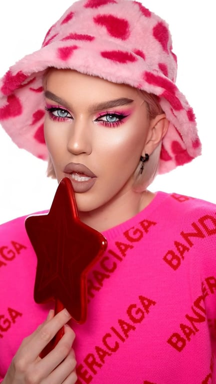 Батько Єгора Андрюшина підтримує його. Фото: instagram/egor_mua