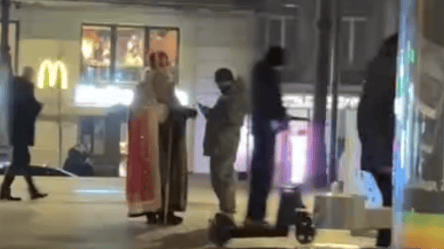 Працівники ТЦК зупинили чоловіка у костюмі Святого Миколая — фото - 290x160